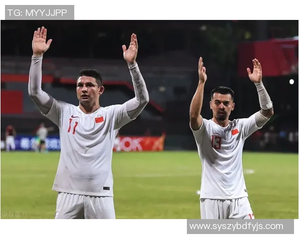 差点丢命的足球明星们背后的惊险故事与生死抉择